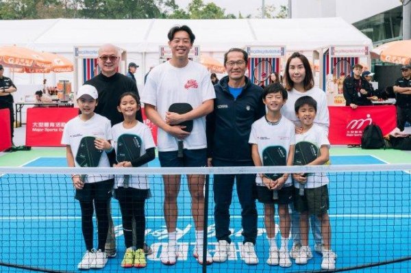 中国香港体育选手    黄泽林感受  匹克球 与观赛人群  打友情  赛