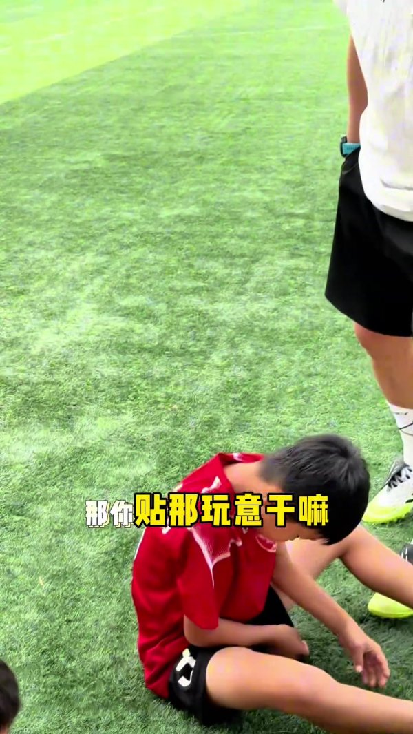 严厉教育青训球员！杜震宇：射门学点好的，别整文身！我不想看见